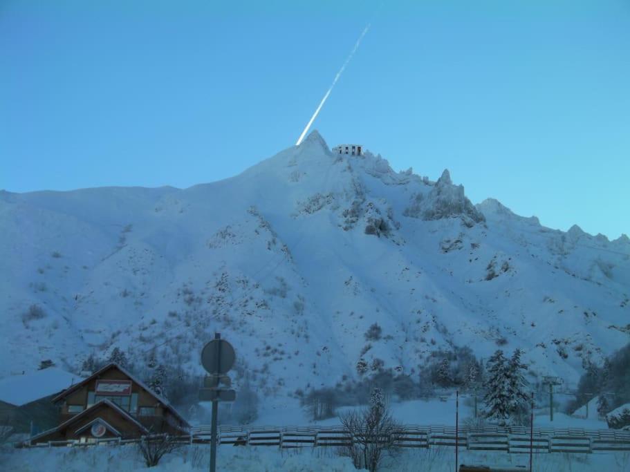 A La Montagne